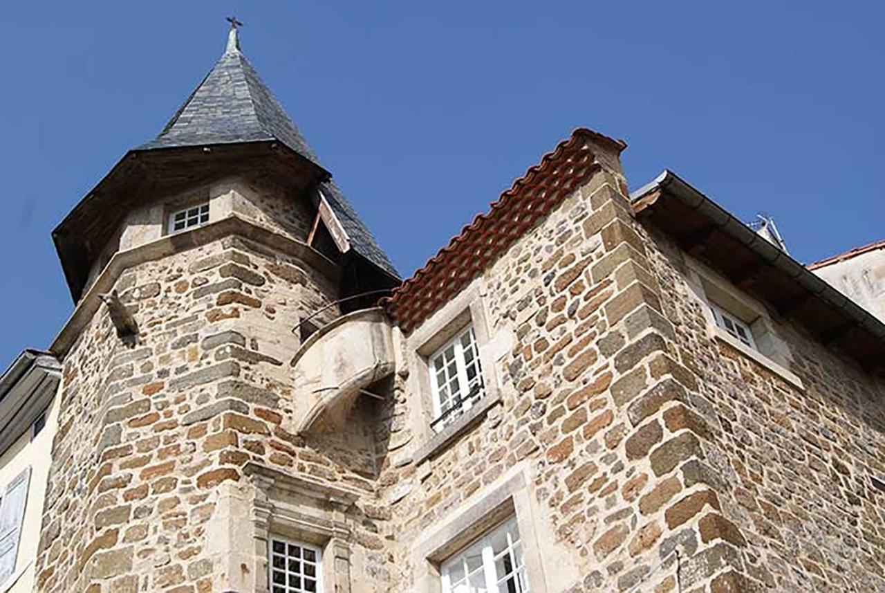 Maison Au Loup: 16th Century Hotel in Old Town Le Puy Exterior photo