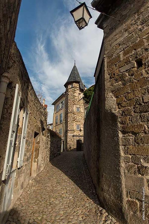 Maison Au Loup: 16th Century Hotel in Old Town Le Puy Exterior photo